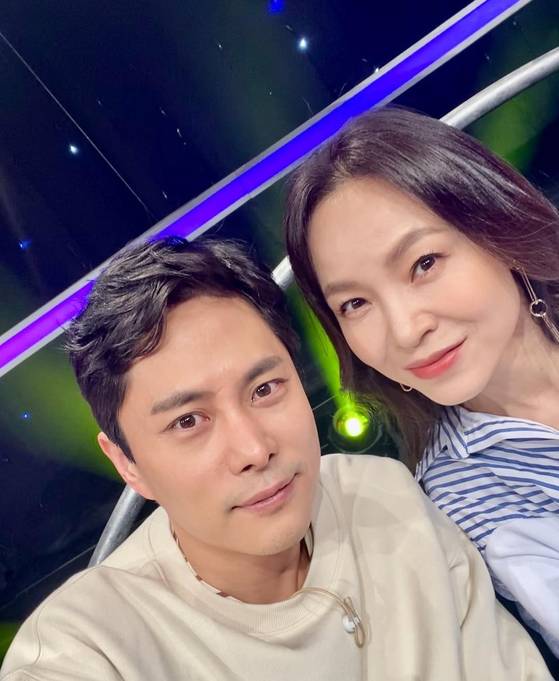 가수 이기찬과 왁스. 이기찬 SNS 캡처.