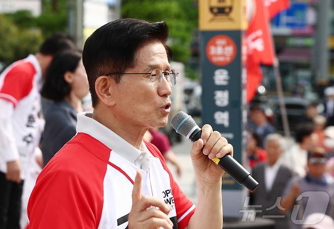 김문수 국민의힘 대통령 후보가 21일 경기 파주시 새암공원에서 유세를 하고 있다. 2025.5.21/뉴스1 ⓒ News1 김민지 기자