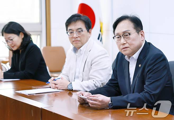 정인교 산업통상자원부 통상교섭본부장이 21일 정부세종청사 산업부 회의실에서 열린 '수출지역담당관회의'를 주재하고 있다. (산업통상자원부 제공. 재판매 및 DB 금지) 2025.5.21/뉴스1