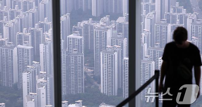 서울 송파구 서울스카이 전망대에서 바라본 서울 아파트 단지 모습. 2025.5.20/뉴스1 ⓒ News1 박지혜 기자