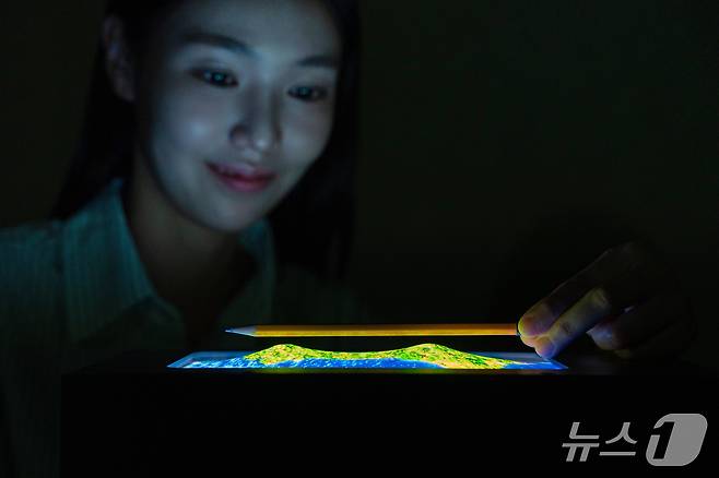 삼성디스플레이가 SID2025에서 선보인 스트레처블 디스플레이(삼성디스플레이 제공)