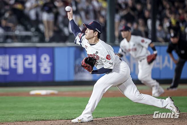 롯데 최준용이 21일 부산 사직구장에서 열린 2025 KBO리그 정규시즌 LG전서 역투하고 있다. 사진 | 롯데 자이언츠