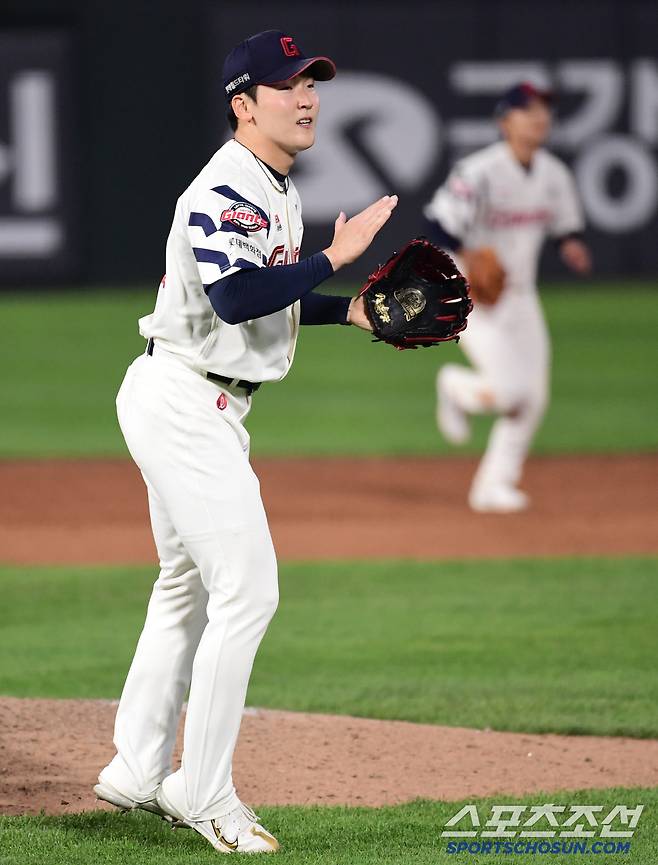 21일 부산 사직야구장에서 열린 KBO리그 롯데와 LG의 경기. 11회를 무실점으로 막아낸 롯데 최준용. 부산=송정헌 기자songs@sportschosun.com/2025.05.21/
