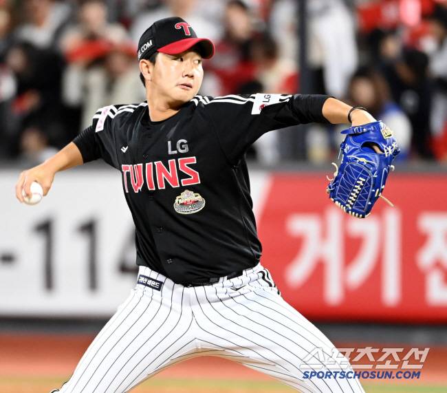 8일 수원KT위즈파크에서 열린 LG와 KT의 준플레이오프 3차전, LG 유영찬이 역투하고 있다. 수원=허상욱 기자 wook@sportschosun.com/2024.10.08/