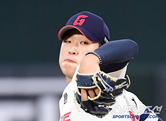 22일 부산 사직야구장에서 열린 KBO리그 롯데와 LG의 경기. 선발 투구하고 있는 롯데 이민석. 부산=송정헌 기자songs@sportschosun.com/2025.05.22/