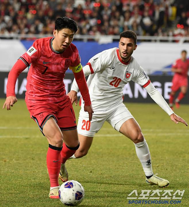 25일 수원월드컵경기장 열린 2026 FIFA 북중미 월드컵 아시아지역 3차 예선 대한민국과 요르단의 경기. 손흥민이 돌파를 시도하고 있다. 수원=박재만 기자 pjm@sportschosun.com/2025.03.25/