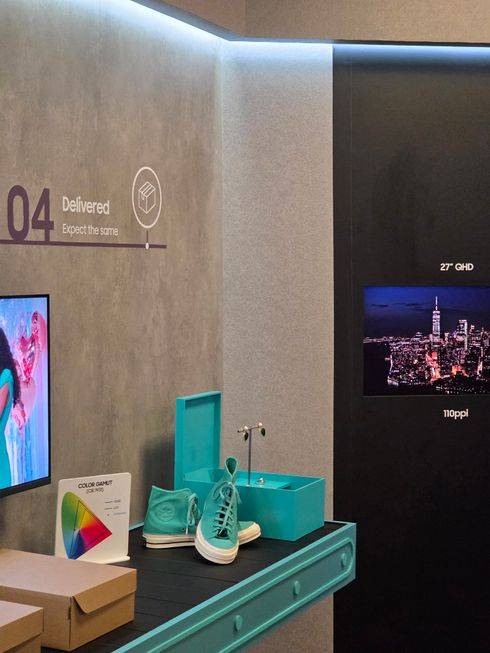 삼성디스플레이가 컴퓨텍스 2025에 부스를 꾸리고 자사 OLED의 선명한 화질과 색 재현력을 강조하는 차원에서 마련한 전시품.ⓒ임채현 기자