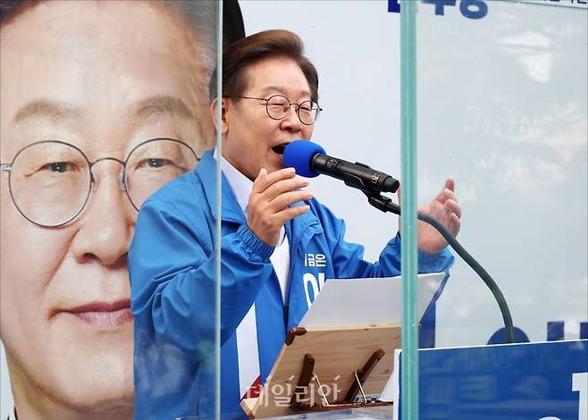 이재명 더불어민주당 대선 후보가 21일 인천 서구 롯데마트 청라점 앞에서 선거유세를 하고 있다. ⓒ데일리안 홍금표 기자