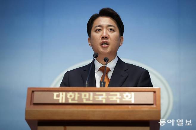 22일 이 후보가 국민의힘 김문수 후보와의 단일화 없이 대선 완주를 선언하고 있다. 박형기 기자 oneshot@donga.com