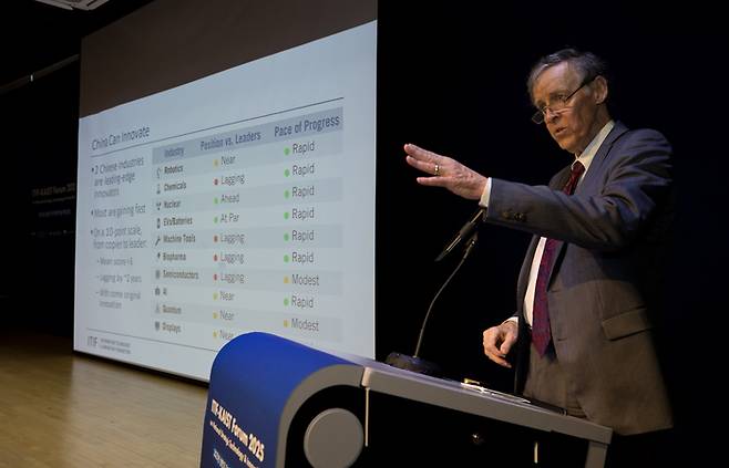 로버트 앳킨슨 미국 정보기술혁신재단(ITIF) 회장이 기조연설을 하고 있다. 과기정통부 제공