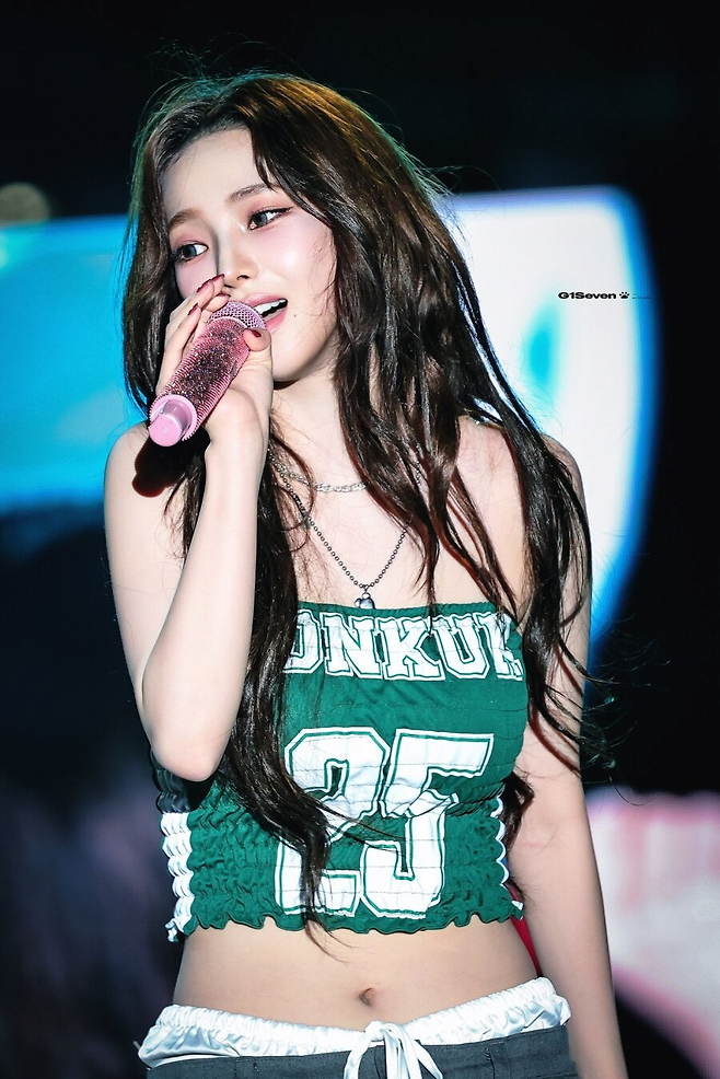 image.png 요즘 유행하는 그림자 놀이하는 카리나