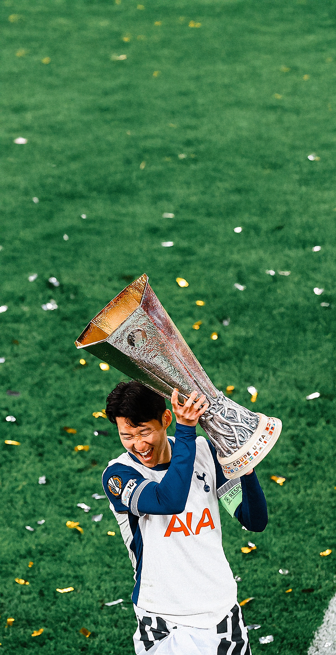 손흥민 우승 사진 배경화면용 공유