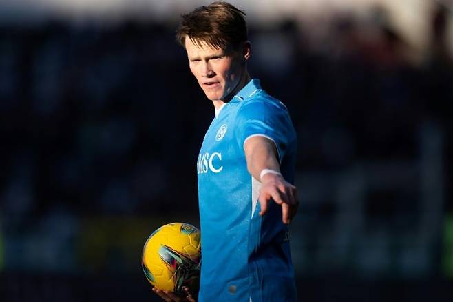 %EB%A7%A5%ED%86%A0%EB%AF%B8%EB%8B%88%EB%8A%94%20%EA%B7%B8%EC%9D%98%20%EC%BB%A4%EB%A6%AC%EC%96%B4%EC%97%90%EC%84%9C%20%EC%83%88%EB%A1%9C%EC%9A%B4%20%EC%9E%A5%EC%9D%84%20%EA%B8%B0%EB%8C%80%ED%95%98%EA%B3%A0%20%EC%9E%88%EB%8B%A4.jpg ???:이새퀴 판매한건 서로에게 윈윈임?