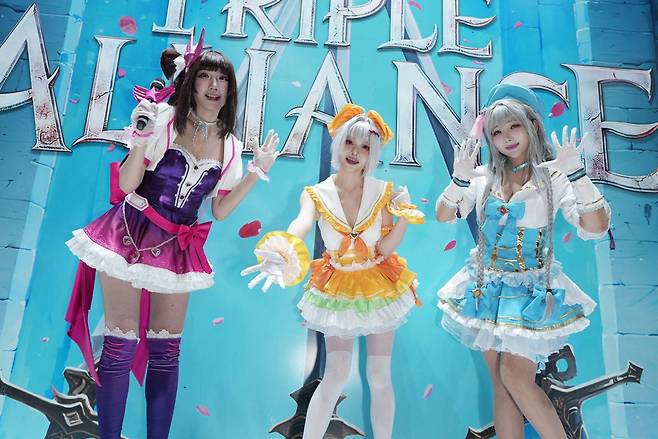 초청받은 브라운더스트 2 코스플레이어들