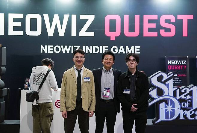 왼쪽부터 지노 게임즈 김진호 대표, 네오위즈 배태근 공동 대표, 리자드 스무디 심은섭 대표