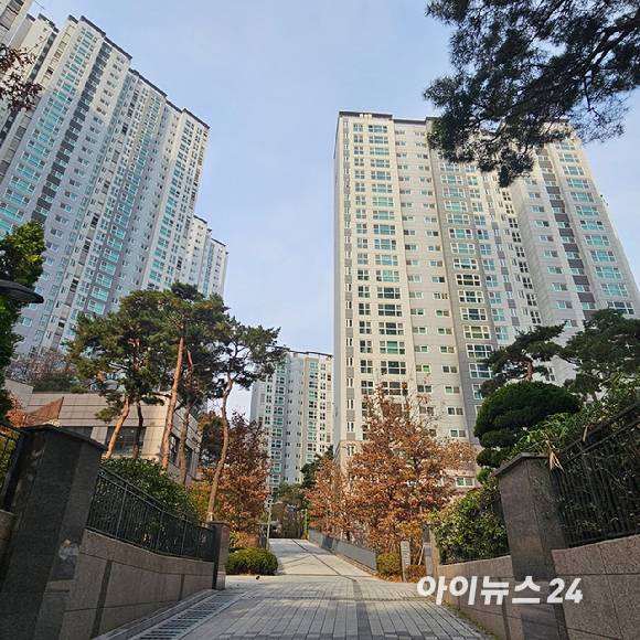 마포래미안푸르지오 아파트 단지 전경 2024.12 [사진=이효정 기자 ]