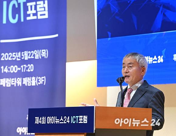 제4회 아이뉴스24 ICT 포럼 '장르 플랫폼 파괴적 혁신: 게임 개척자에게 노하우를 듣다' 라는 주제로 22일 오후 서울 중구 페럼타워 페럼홀에서 열렸다. 박동석 아이뉴스24 사장이 개회사를 하고 있다. [사진=곽영래 기자]