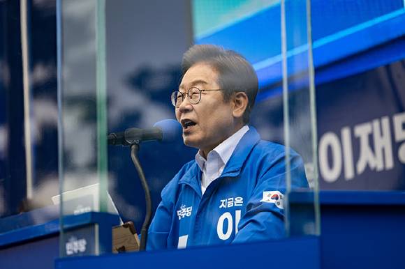 더불어민주당 이재명 대선 후보가 22일 경남 양산워터파크공원에서 열린 집중유세에서 시민들에게 지지를 호소하며 발언하고 있다. 2025.5.22 [사진=연합뉴스]