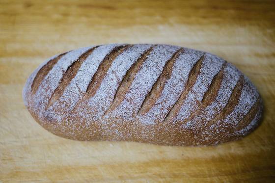 통밀빵이나 사워도 빵을 먹는다고 해서 유의미한 건강 효과가 나타나지는 않는다. [중앙포토]