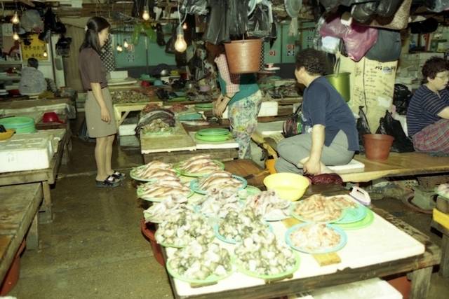 ▲ 동해시 동쪽바다 중앙시장 옛 어물전 모습.