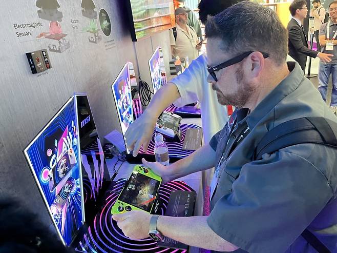 MSI의 휴대용 게이밍 PC. 사진=박의명 기자