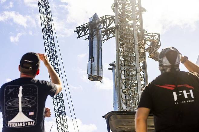 스타십이 메카질라에 고정돼 있는 모습 / 사진=스페이스X