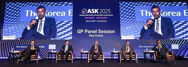 ASK 2025 글로벌 대체투자 콘퍼런스 개막 이틀차인 22일 서울 여의도 콘래드호텔에서 GP 패널 세션(부동산) 토론이 진행되고 있다. 왼쪽부터 스티븐 허 애쉬모건 CIO, 데이비드 화이트 라살인베스트먼트매니지먼트 유럽 부동산 부채 전략 대표, 딘 알라라 브리지인베스트먼트그룹 부회장, 조나단 로스 3650캐피털 매니징 파트너, 아드리안 베네딕트 피델리티 인터내셔널 부동산 솔루션 대표. 임형택기자