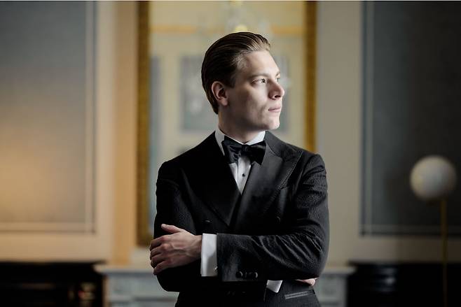 2027년부터 로열콘세르트헤바우 오케스트라(RCO)의 수석지휘자를 맡게 되는 클라우스 메켈레. © Marco Borggreve