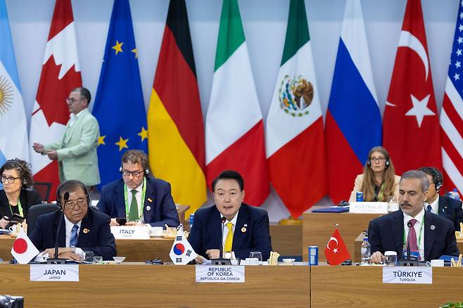 Then-President Yoon Suk Yeol speaks during the first session of the 19th Group of 20 (G20) summit at the Museum of Modern Art in Rio de Janeiro, Brazil, on Nov. 18, 2024 (local time). From left: Japanese Prime Minister Shigeru Ishiba, President Yoon, and Turkish President Recep Tayyip Erdogan. [JOINT PRESS CORPS]