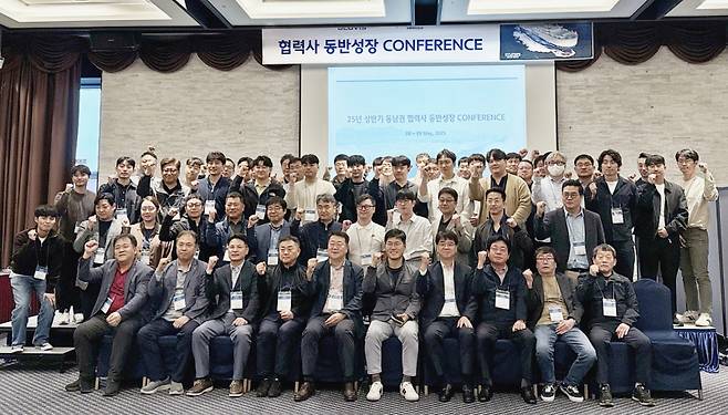 현대글로비스가 항만 운영의 최일선에 있는 협력사들과 운송 경쟁력 강화 및 상생 방안 등을 논의하는 ‘항만 협력사 동반성장 컨퍼런스’를 실시했다고 22일 밝혔다. 현대글로비스 제공&nbsp;