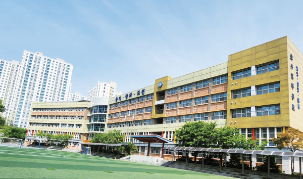 파주 운정고 전경. 박화선기자