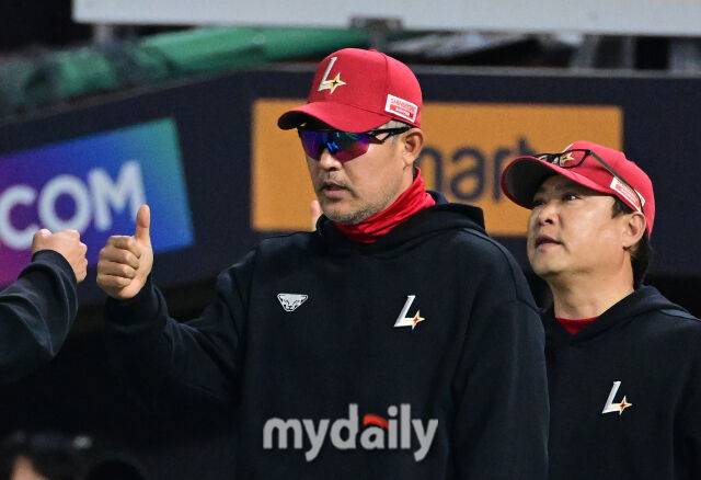 2025년 5월 13일 오후 인천 SSG랜더스필드에 진행된 '2025 신한 SOL뱅크 KBO 리그' NC 다이노스와 SSG 랜더스의 경기. SSG 이숭용 감독이 6-3으로 승리한 뒤 기뻐하고 있다./마이데일리