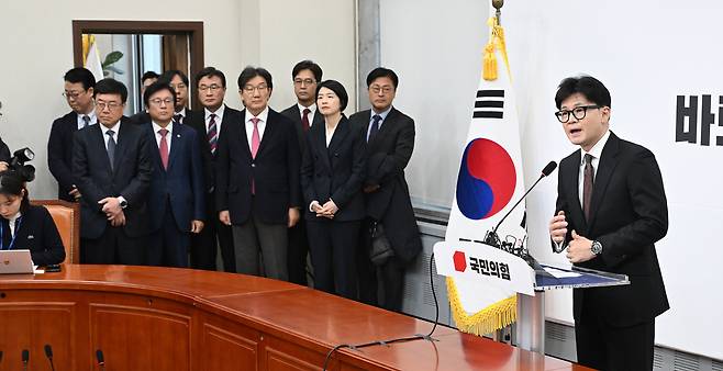 한동훈 국민의힘 대표가 지난해 12월 16일 오전 서울 여의도 국회에서 당대표 사퇴 기자회견을 하고 있다. [사진=이상섭 기자]