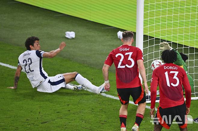 [빌바오=AP/뉴시스]토트넘, 맨유에 전반 1-0 리드. 2025.05.21.