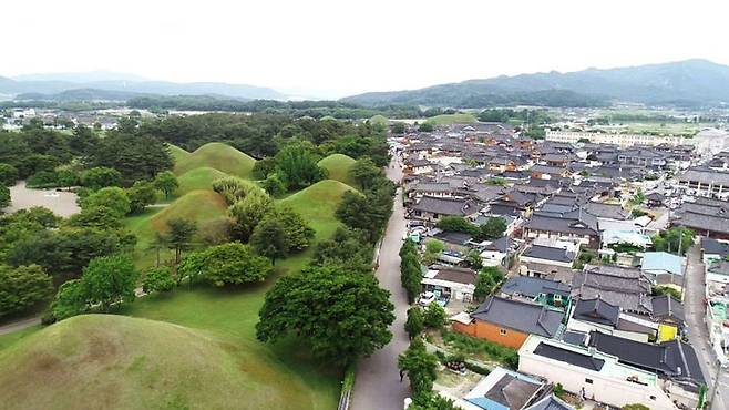 [서울=뉴시스] 경주 대릉원 주변 황리단길 전경 (사진=국가유산청 제공) 2025.05.27. photo@newsis.com *재판매 및 DB 금지