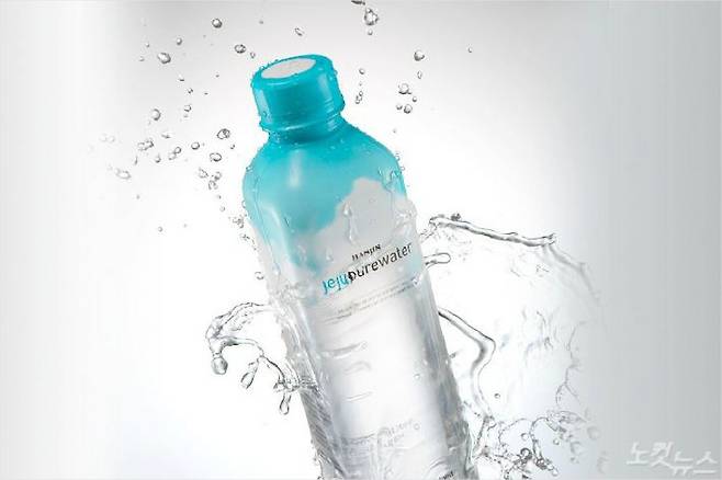 한국공항이 생산하는 먹는샘물 '제주퓨어워터'. 한국공항 제공