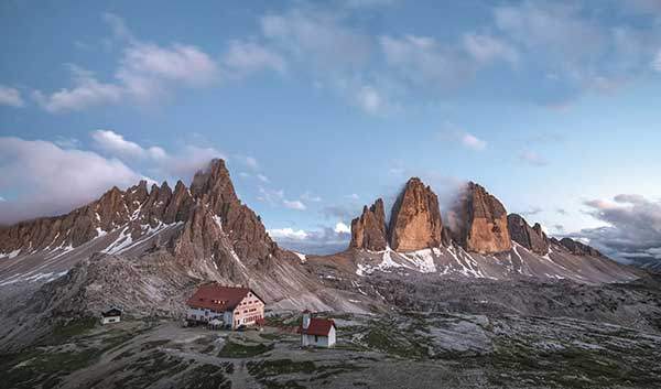 이탈리아 트레 치메 디 라바레도와 인근의 아우론조산장. 사진 알렉스 야스콜로프스카.