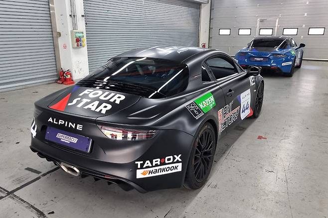 인제스피디움에서 마주한 알핀 A110 S. 사진 박낙호 기자
