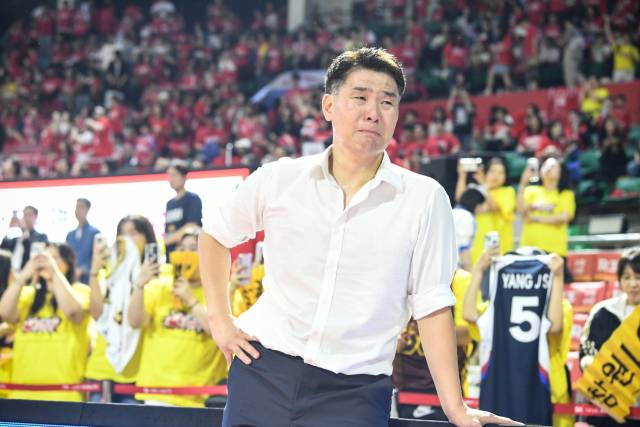 우승 직후 감격해 울음을 터뜨린 조상현 창원 LG 감독. 사진 제공=KBL