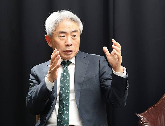 정규재 전 한국경제 주필이 5월19일 서울 종로구 자신의 사무실에서 시사저널과 인터뷰 하고 있다. ⓒ임준선 기자