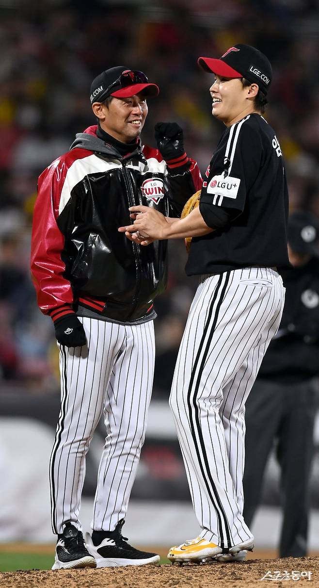 올 시즌 리그 에이스 급 활약을 펼치던 LG 에이스 임찬규가 21일 사직 롯데전에서 4.2이닝 5실점의 부진한 투구 내용을 남겼다. 스포츠동아DB