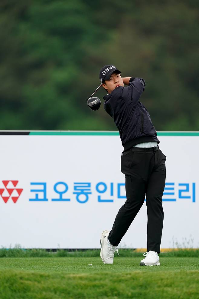정유준이 22일 강원 춘천시 라비에벨 골프앤리조트 듄스코스에서 열린 코오롱 한국오픈 1라운드 11번 홀에서 티샷을 하고 있다. 코오롱 한국오픈 조직위원회 제공