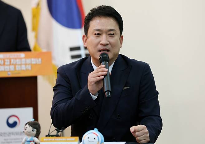 (서울=뉴스1) 임세영 기자 = 서경석 국민권익위원회 홍보대사 겸 자립준비청년 명예멘토가 31일 서울 종로구 정부서울청사 별관에서 열린 자립준비청년 명예멘토 간담회에서 인사말을 하고 있다. 2025.3.31/뉴스1  Copyright (C) 뉴스1. All rights reserved. 무단 전재 및 재배포,  AI학습 이용 금지. /사진=(서울=뉴스1) 임세영 기자