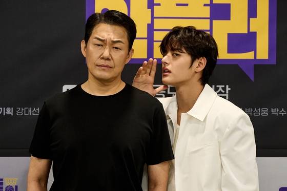 왼쪽부터 박성웅, 박수오