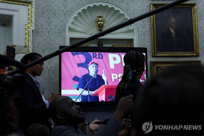 미-남아공 정상회담장에서 상영되고 있는 동영상 [워싱턴 로이터=연합뉴스 재판매 및 DB금지]