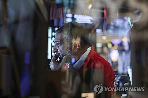 뉴욕증권 거래소의 트레이더 [로이터 연합뉴스 자료사진. 재판매 및 DB 금지]