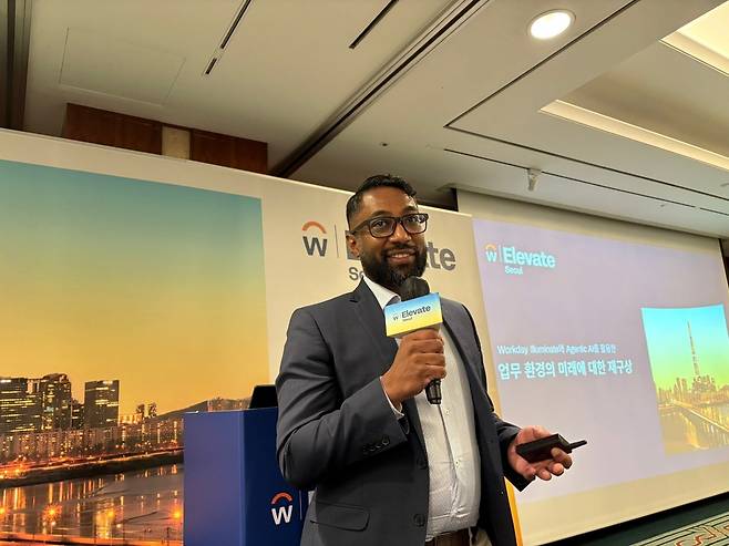 샨 무어티 워크데이 아태지역 최고기술책임자 (서울=연합뉴스) 김경희 기자 = 샨 무어티 워크데이 아시아태평양지역 최고기술책임자가 22일 잠실 롯데월드호텔에서 열린 기자간담회에서 발언하고 있다. 2025.5.22 kyunghee@yna.co.kr