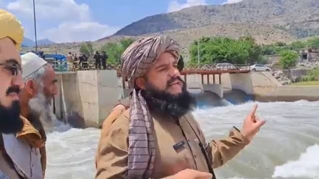 쿠나르강 방문한 탈레반 대표단 [인도 매체 CNBCTV18 캡처. 재판매 및 DB 금지]