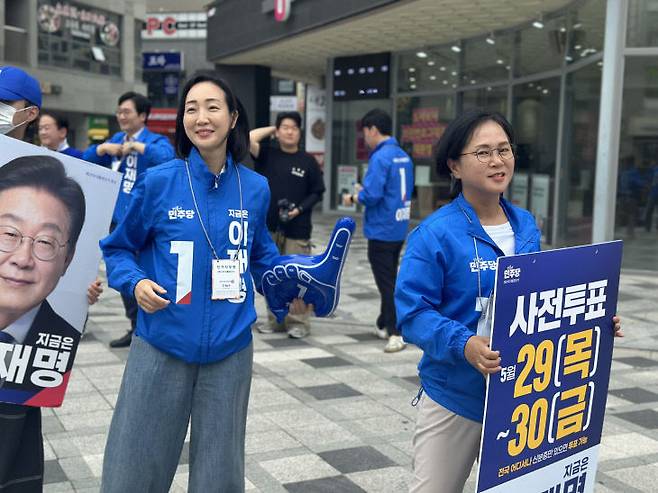 장철민 의원이 세종시 보람동 일대에서 지원 유세에 나서고 있다.