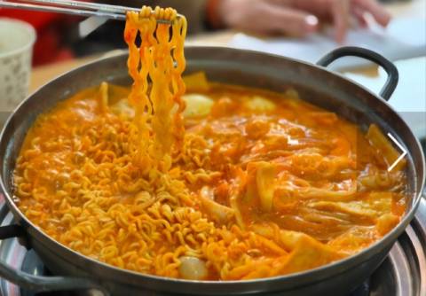 동백스타에 선정된 도날드의 즉석떡볶이. 부산축제조직위원회 제공